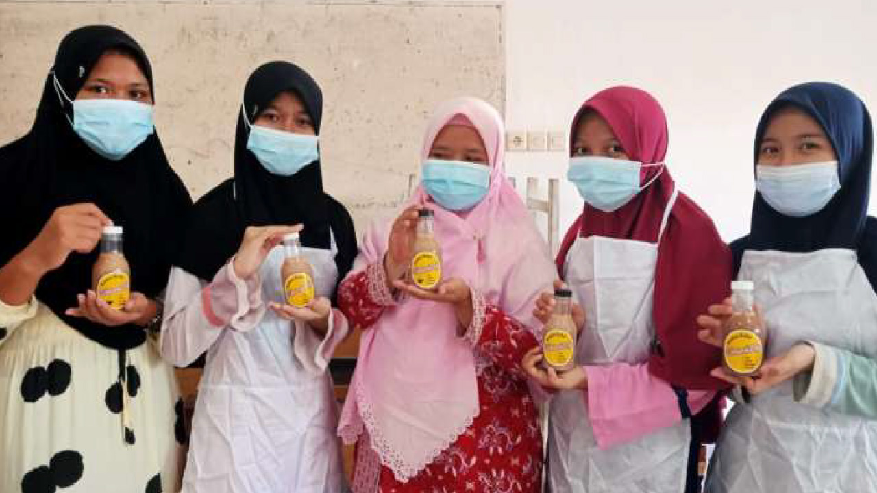 Kreatif! Siswa Musawerna Olah Hasil Bumi Jadi Minuman Herbal untuk Tingkatkan Imun