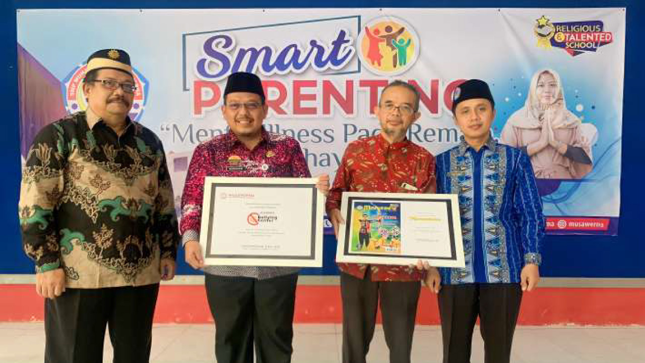 Musawerna Gelar Pembagian Rapor dan Smart Parenting: Bahas Mental Illness Remaja dan Luncurkan Majalah Musawernese
