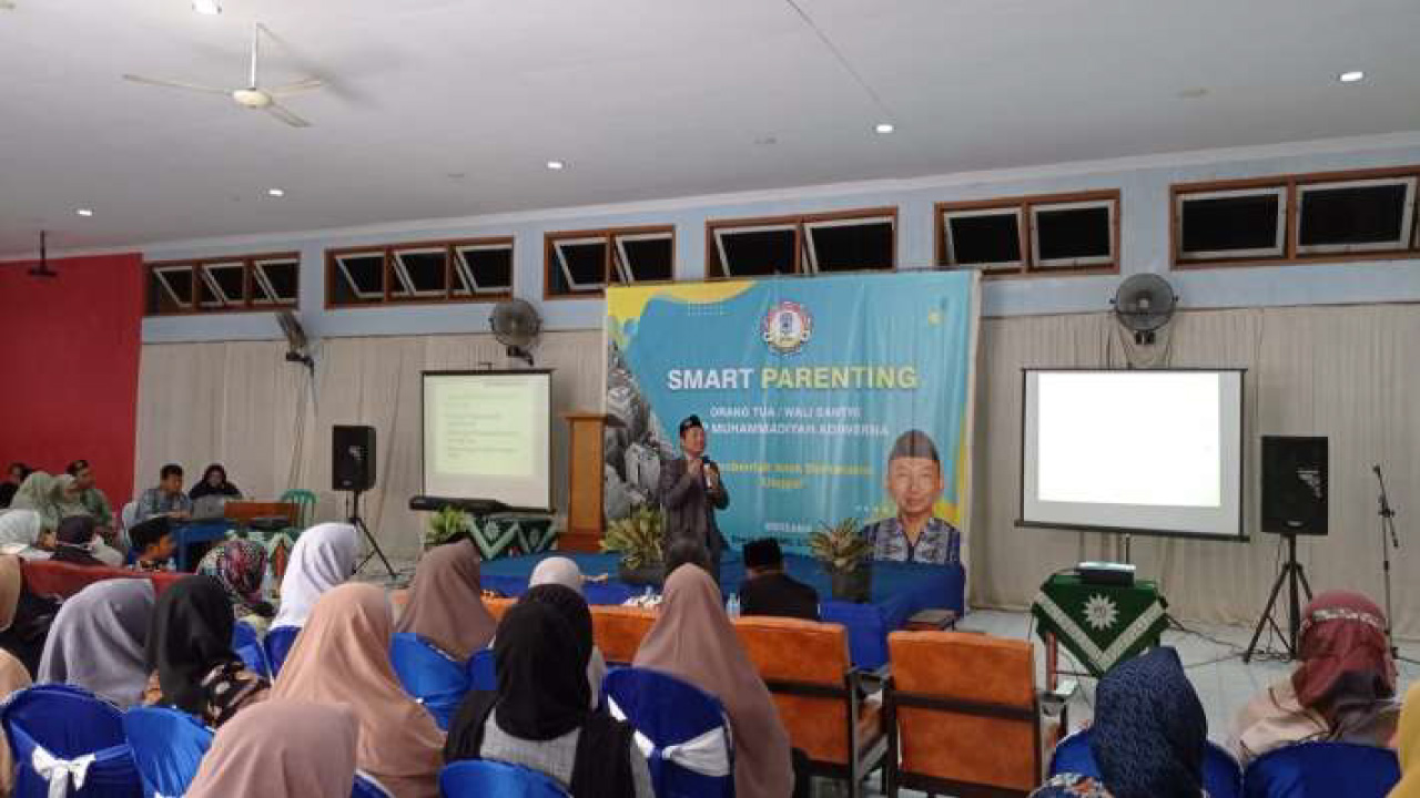 Musawerna Gelar Penerimaan Rapor dan Smart Parenting: Bentuk Anak Berkarakter Unggul