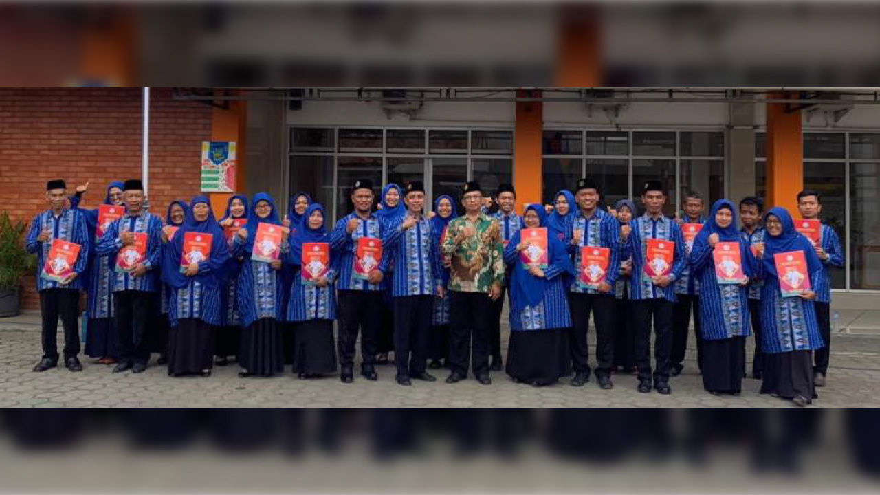 Musawerna Peringati Hari Guru 2023 dengan Upacara dan Penghargaan untuk Guru dan Karyawan