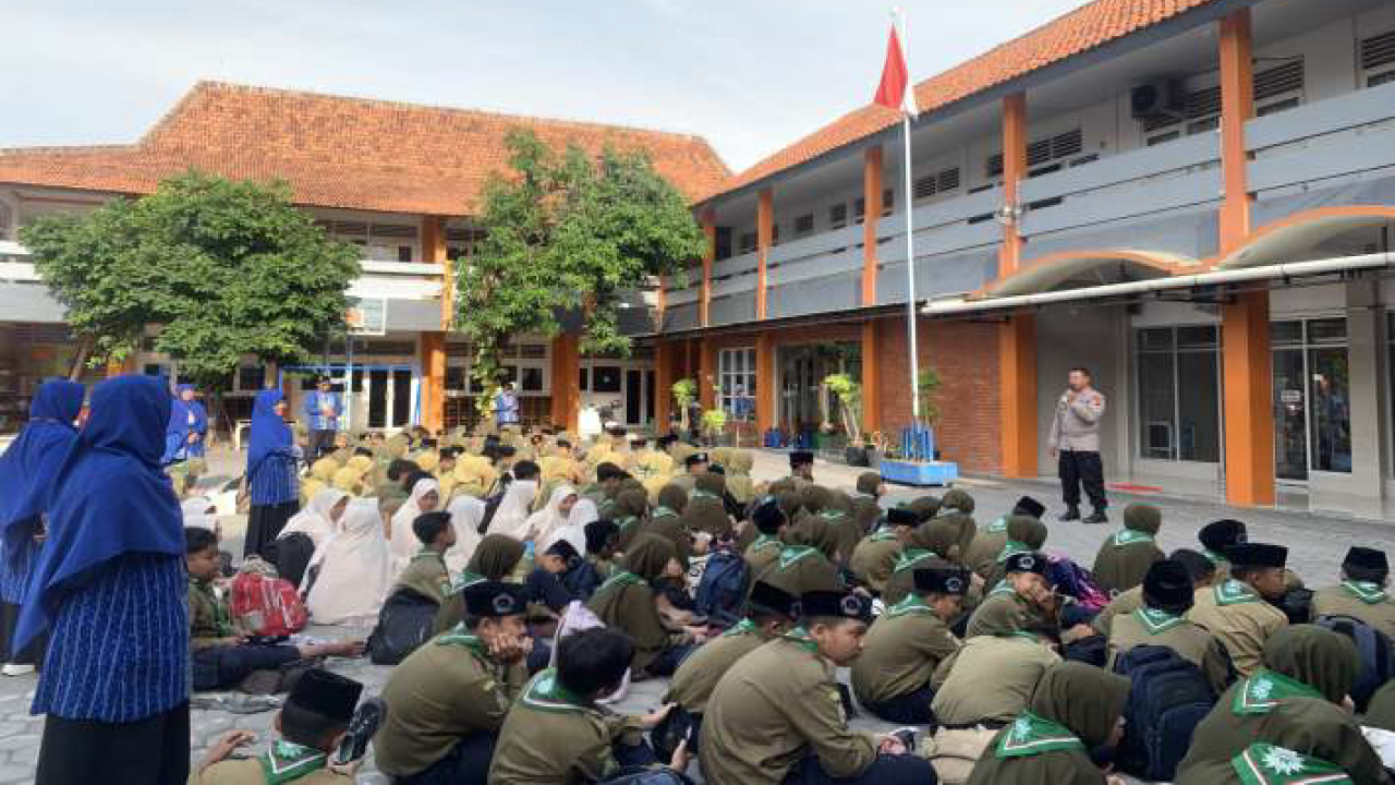 Polsek Adiwerna Beri Pembinaan Tertib Lalu Lintas dan Pencegahan Kenakalan Remaja di Musawerna