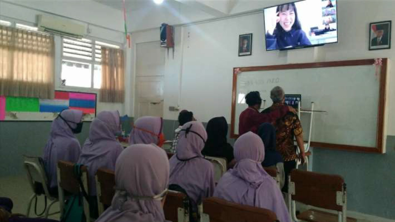 Sambung Silaturahmi Lewat Zoom, Siswa Musawerna Bertemu Kembali dengan Mahasiswa Jepang Rinka Yamasaki